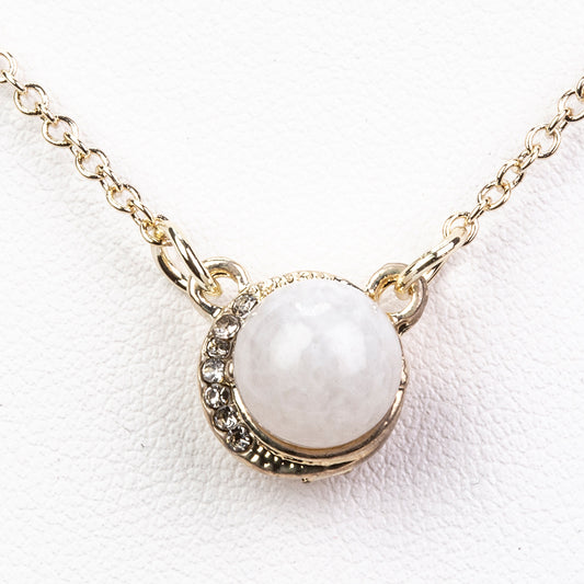 Arany tónusú Emporia Ötvözetű Nyaklánc Szivárvány Holdkővel és Fehér Emporia® Kristállyal