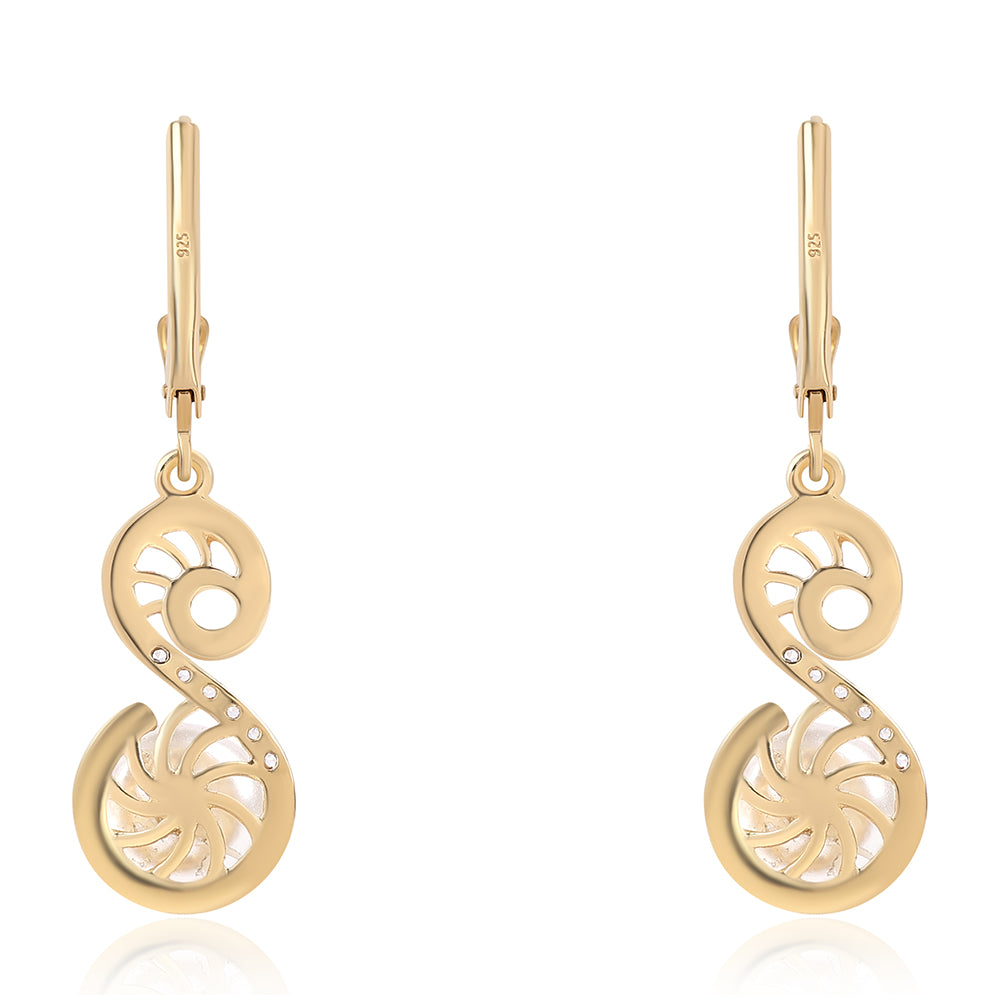 Arannyal Bevont Ezüst Fülbevaló Fehér Édesvízi Kagylógyönggyel és Fehér Topázzal