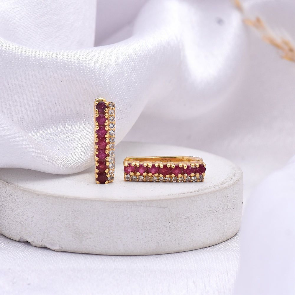 Arannyal Bevont Ezüst Fülbevaló Madagaszkári Rubinnal és Fehér Topázzal