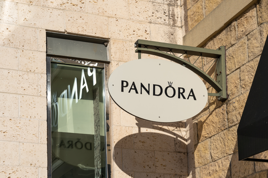 Miért válaszd ezüst fülbevalóinkat? Egyedi lehetőségek Pandora alternatívájaként