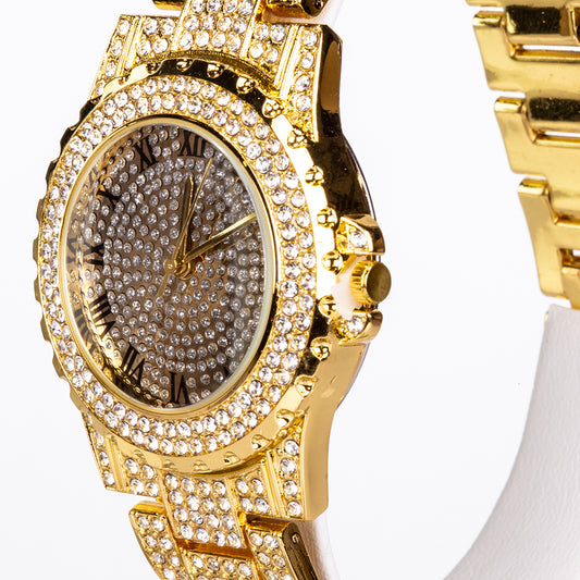 4 darabos, arany tónusú prémium minőségű Emporia ékszerszett, exkluzív bőrhatású díszdobozban (karórával, karkötővel, vastag nyaklánccal, és kereszt medálos nyaklánccal, fehér Emporia kristállyal)