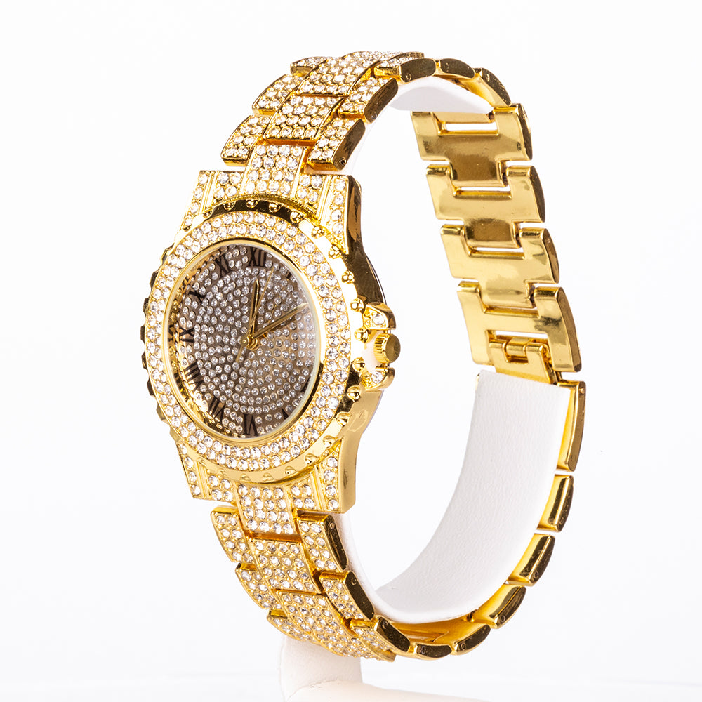 4 darabos, arany tónusú prémium minőségű Emporia ékszerszett, exkluzív bőrhatású díszdobozban (karórával, karkötővel, vastag nyaklánccal, és kereszt medálos nyaklánccal, fehér Emporia kristállyal)