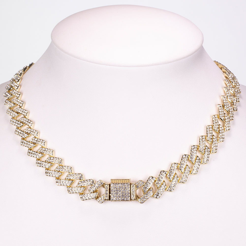 4 darabos, arany tónusú prémium minőségű Emporia ékszerszett, exkluzív bőrhatású díszdobozban (karórával, karkötővel, vastag nyaklánccal, és kereszt medálos nyaklánccal, fehér Emporia kristállyal) 7 