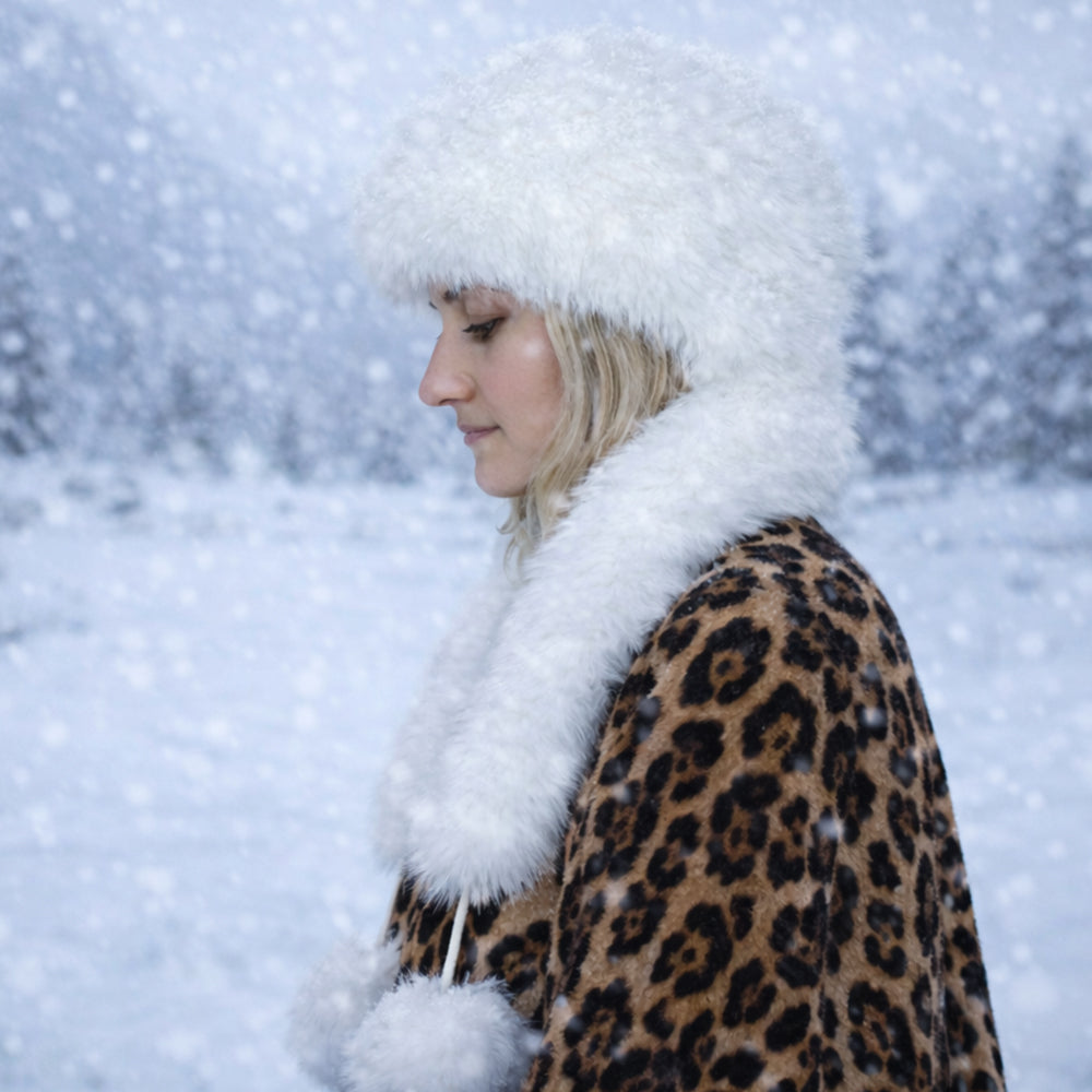 Fehér műszőrme téli sapka sállal – egyméretes 5 