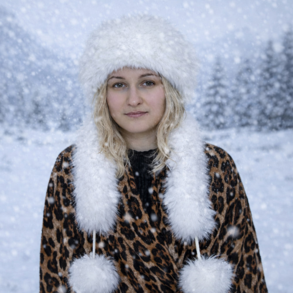 Fehér műszőrme téli sapka sállal – egyméretes