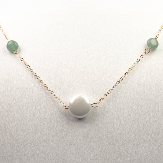 Arany tónusú Emporia Ötvözetű Nyaklánc Fehér Gyöngyházzal és Zöld Aventurinnal