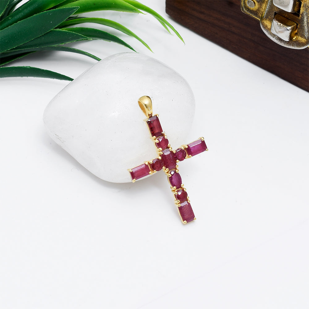 Kereszt Arannyal Bevont Ezüst Medál Madagaszkári Rubinnal 1 