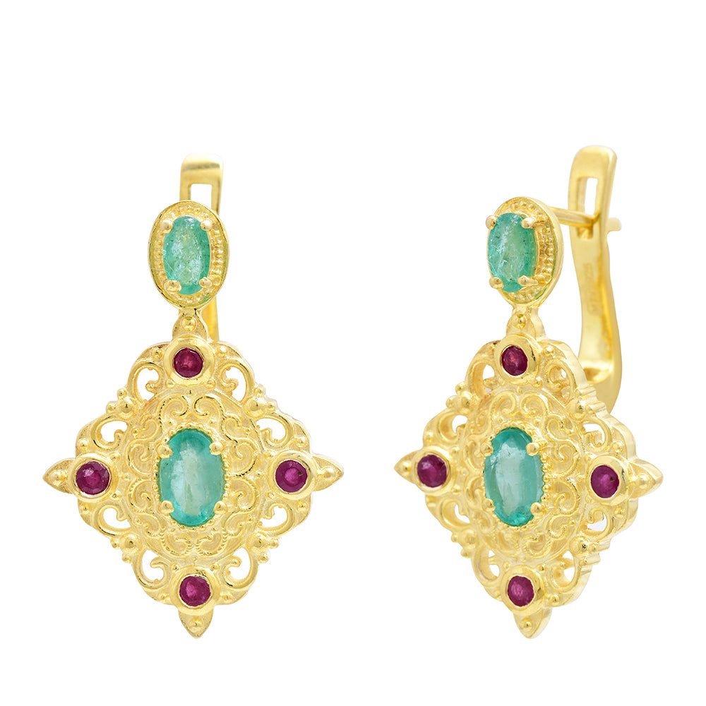Arannyal Bevont Ezüst Fülbevaló Madagaszkári Rubinnal és Brazil Smaragddal 8 