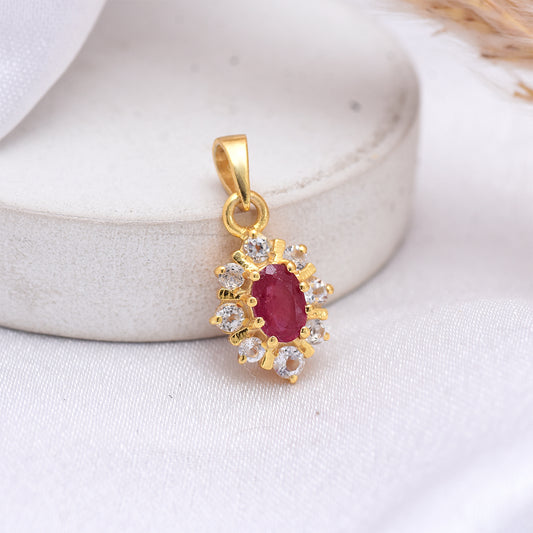 Arannyal Bevont Ezüst Medál Madagaszkári Rubinnal és Fehér Topázzal