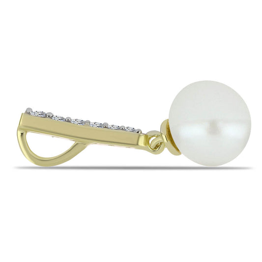 Arannyal Bevont Ezüst Medál Fehér Édesvízi Kagylógyönggyel és Fehér Topázzal