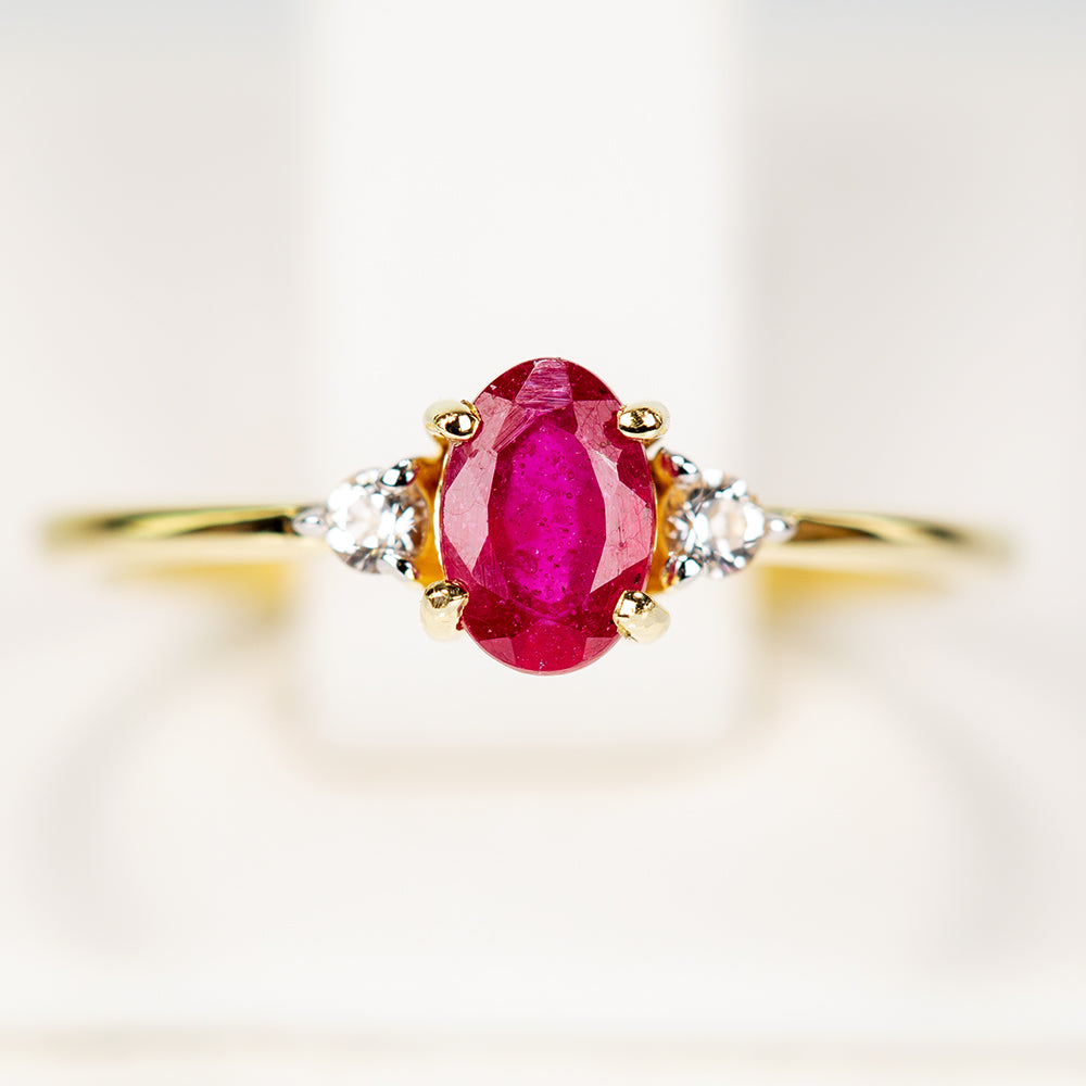 Arannyal Bevont Ezüst Gyűrű Madagaszkári Rubinnal és Fehér Topázzal